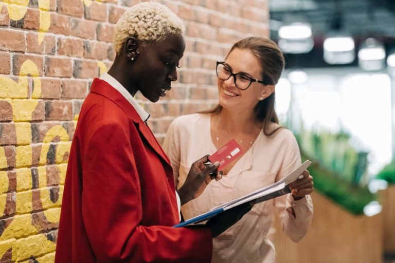 The Guide To Non Verbal Communication In The Workplace AttendanceBot